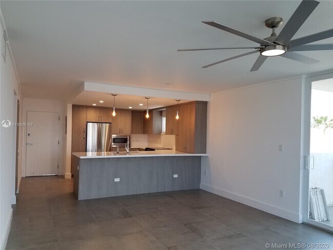 Foto del edificio - 4000 NE 170th St