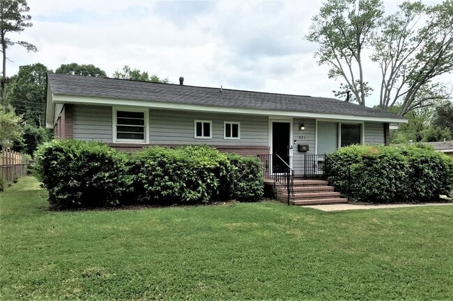 Building Photo - 921 Tracy Dr