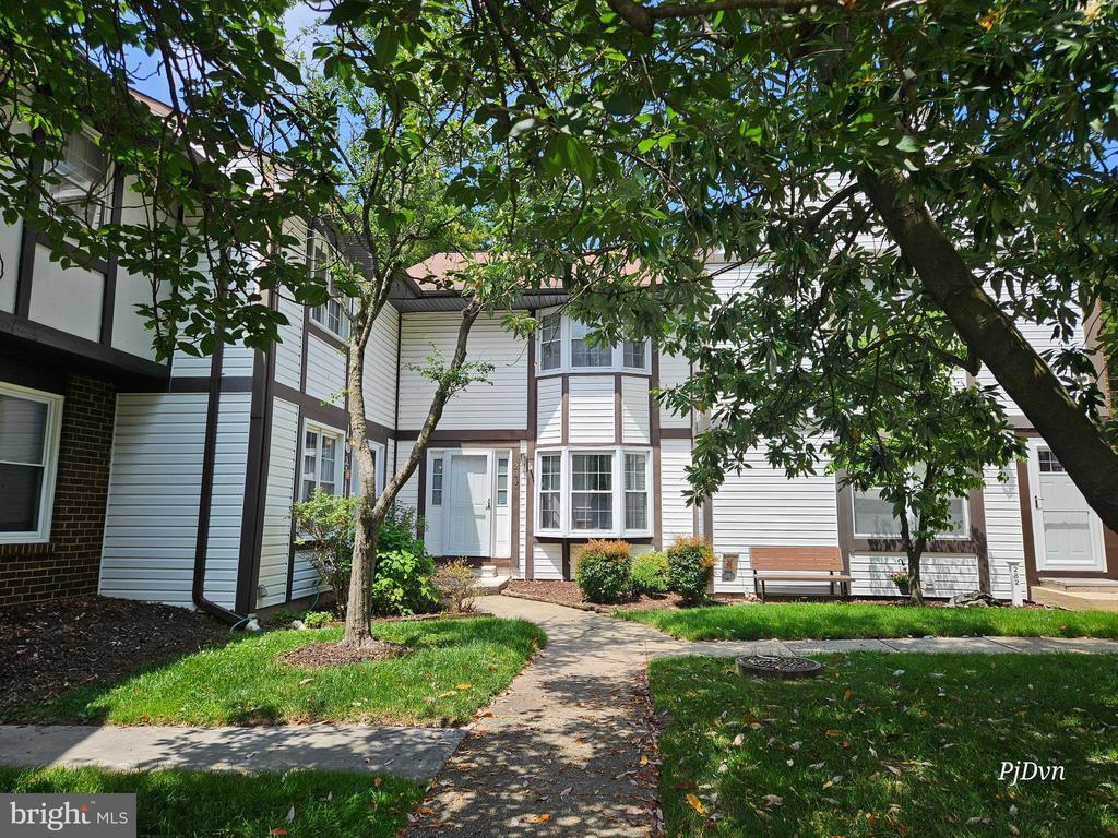 Foto principal - 284 Oakwood Village Ct