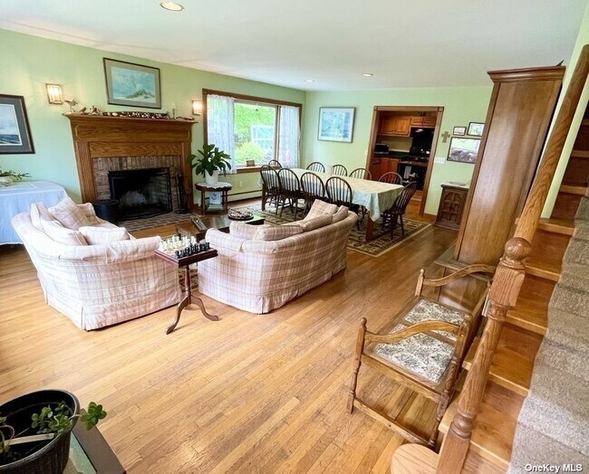 Building Photo - 825 Oak Dr