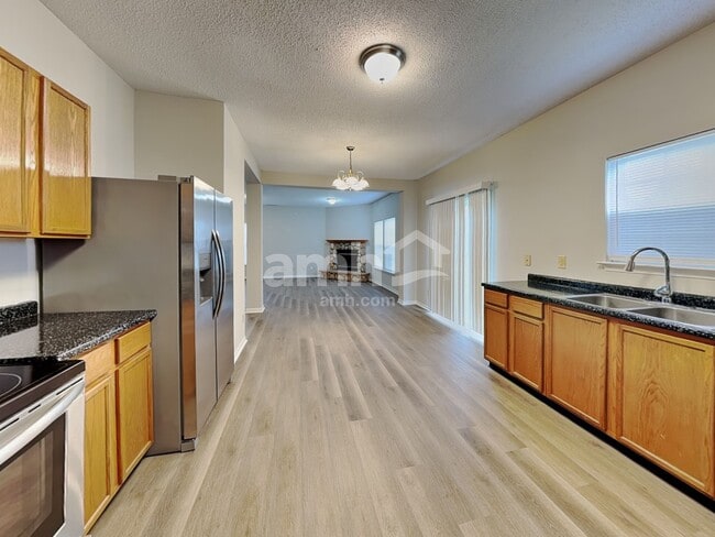 Building Photo - 5793 Amber Ln