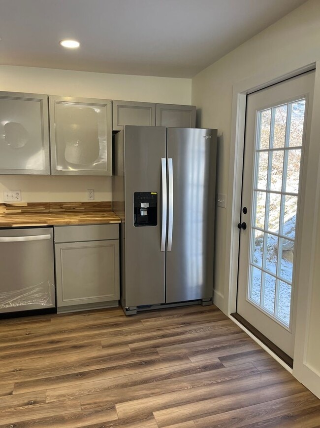 Building Photo - Charming 2 bedroom Cottage