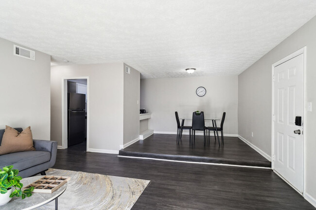 Building Photo - 4001 Lakemont Dr