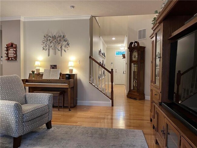 Foto del edificio - 266 Maple Ridge Dr