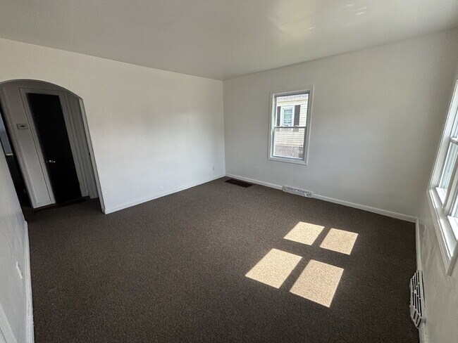 Foto del edificio - Cozy 3-bed home in Gary!