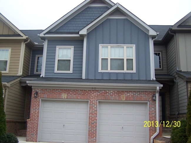 TOWN HOME IN GATED COMMUNITY WITH POOL! - TOWN HOME IN GATED COMMUNITY WITH POOL!