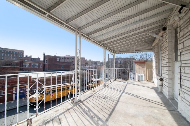 Building Photo - 637 E 225th St