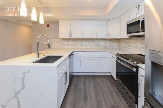 Building Photo - Two Bedroom Fairmount Apartment