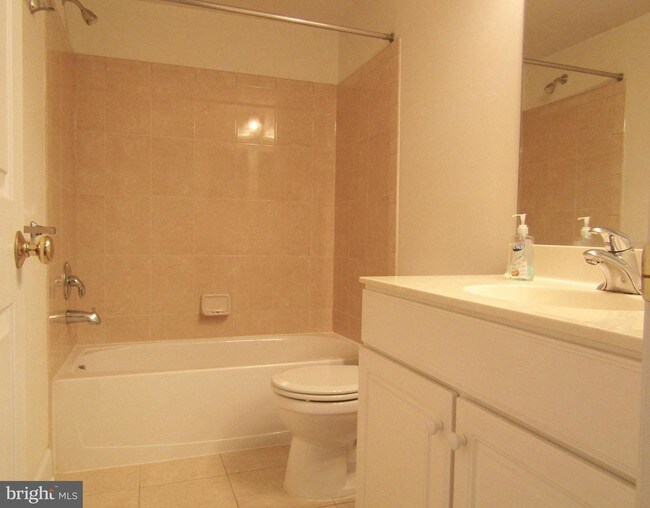 Building Photo - 5992 Grand Pavilion Way