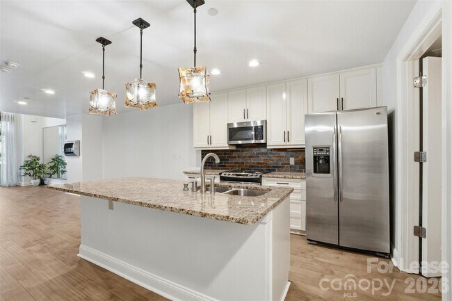 Foto del edificio - 701 Royal Ct