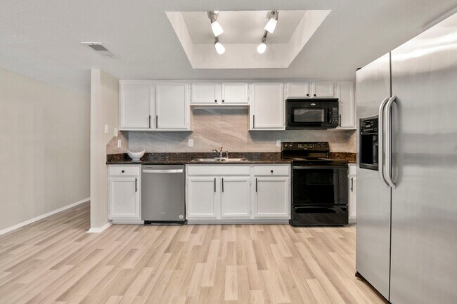 Foto del edificio - 14777 Wunderlich Dr