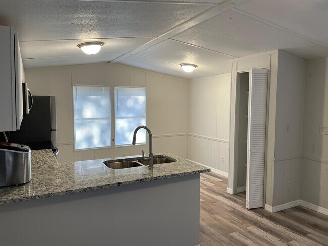 Building Photo - 5952 US-1