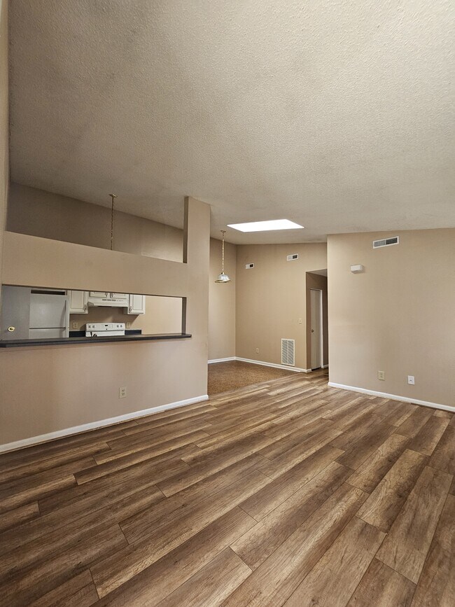 Building Photo - 403 Resort Ct