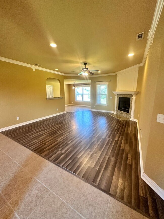 Foto del edificio - 3bd/2ba Home in Rogers! SHORT TERM LEASE A...