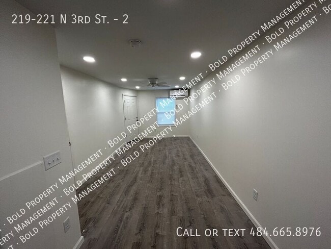 Foto del edificio - 219-221 N 3rd St.-2