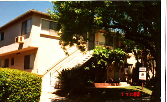 Primary Photo - 1156-1158 1/2 Huntington