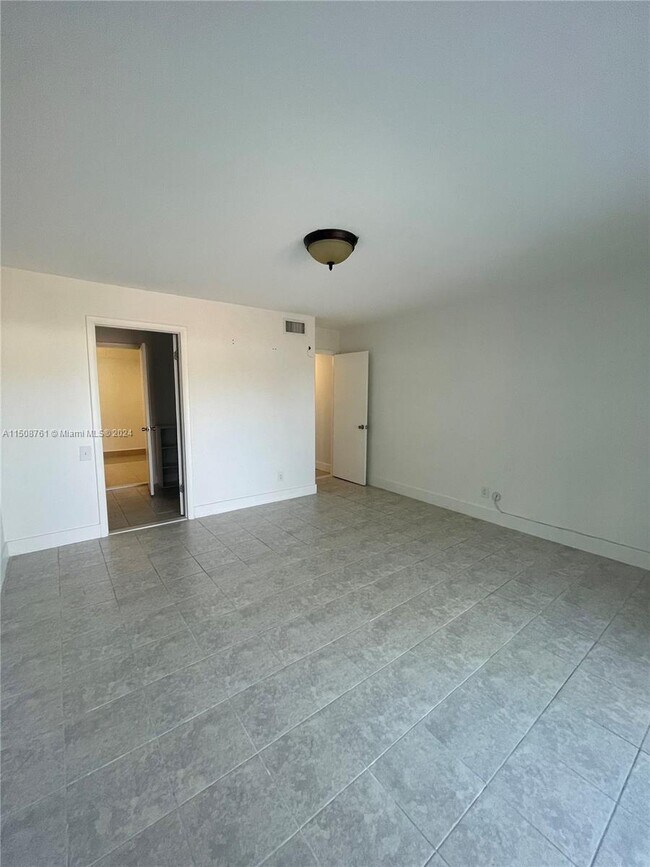 Building Photo - 6221 SW 116th Pl