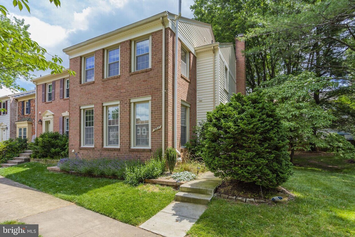 2937 Village Spring Ln, Vienna, VA 22181 Townhome Rentals in Vienna