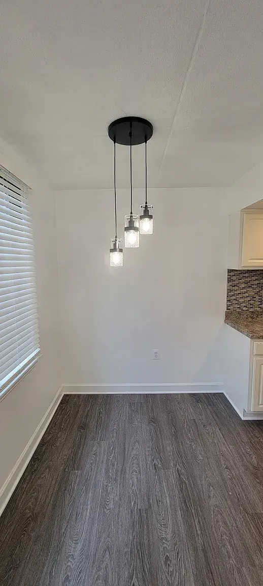 Foto del edificio - 5249 W Running Brook Rd