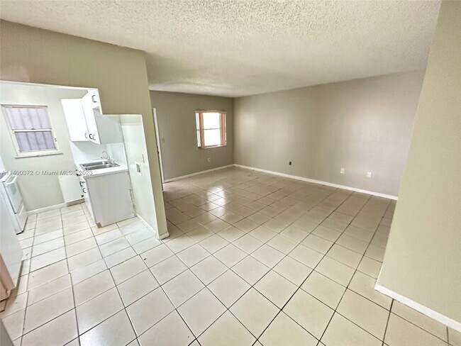 Foto del edificio - 4050 NW 135th St