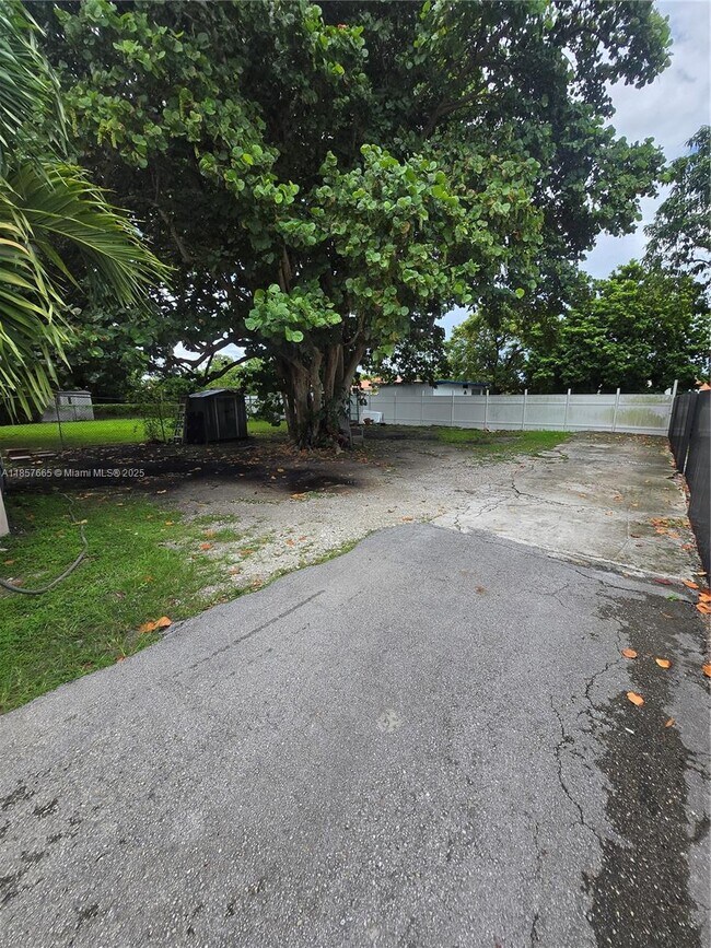 Foto del edificio - 8855 SW 27th St