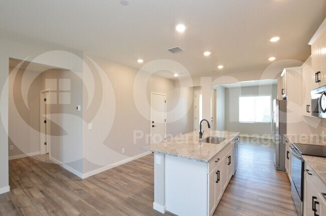 Building Photo - 9009 N 114th Ln
