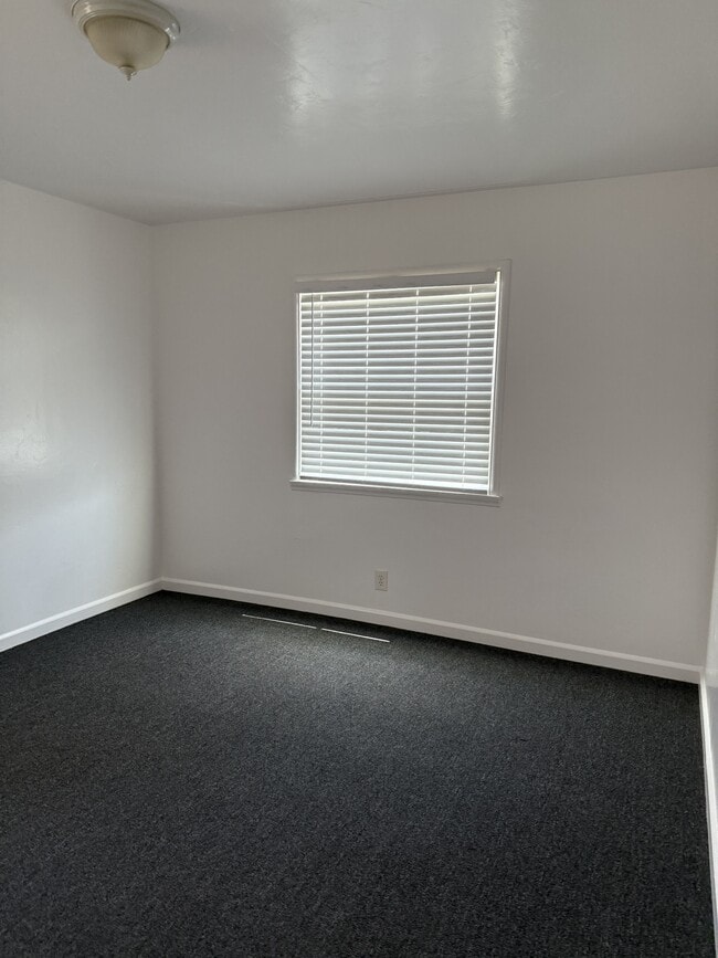 Photo - 985 Market St House