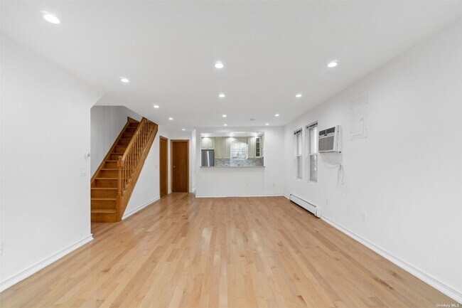 Foto del edificio - 32-33-33 46th St
