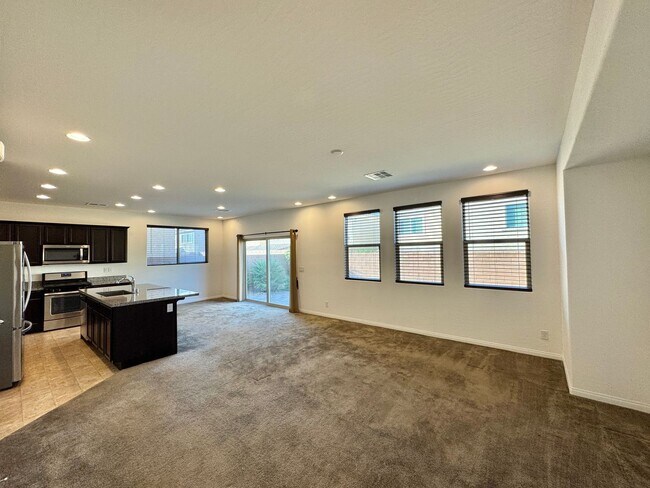 Foto del edificio - Newer Home with Gated Community Single Fam...