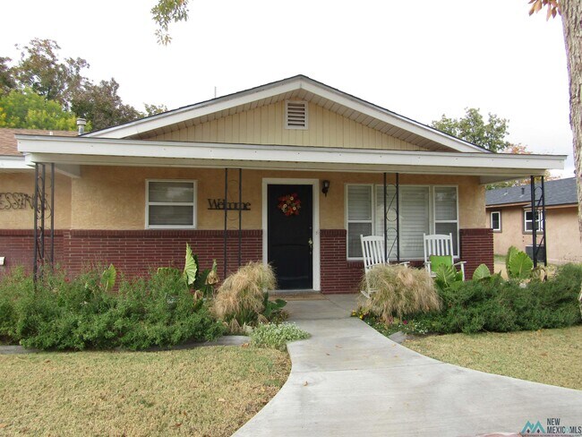 Building Photo - 1806 W Ray Ave