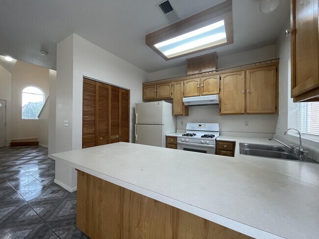 Foto del edificio - 2468 England St