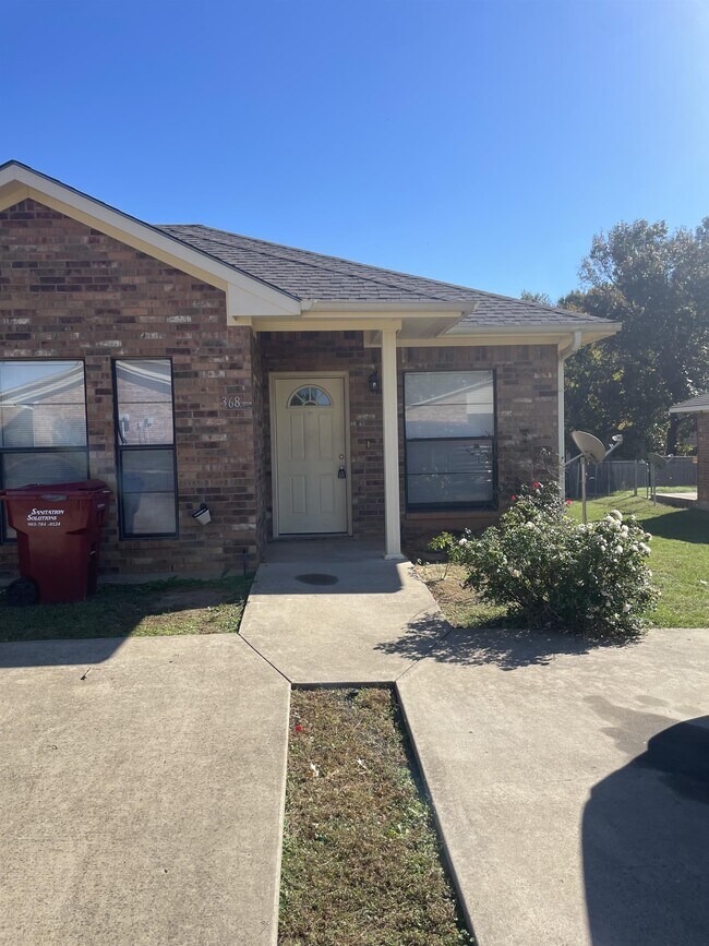 Building Photo - 368 Westview Ln