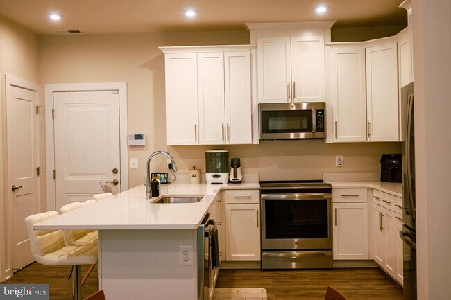 Foto del edificio - 12100 Loblolly Dr