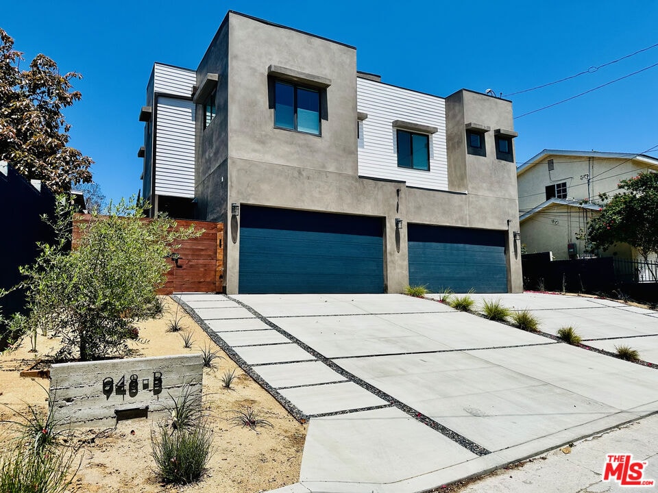 Foto principal - 948 E 67th St