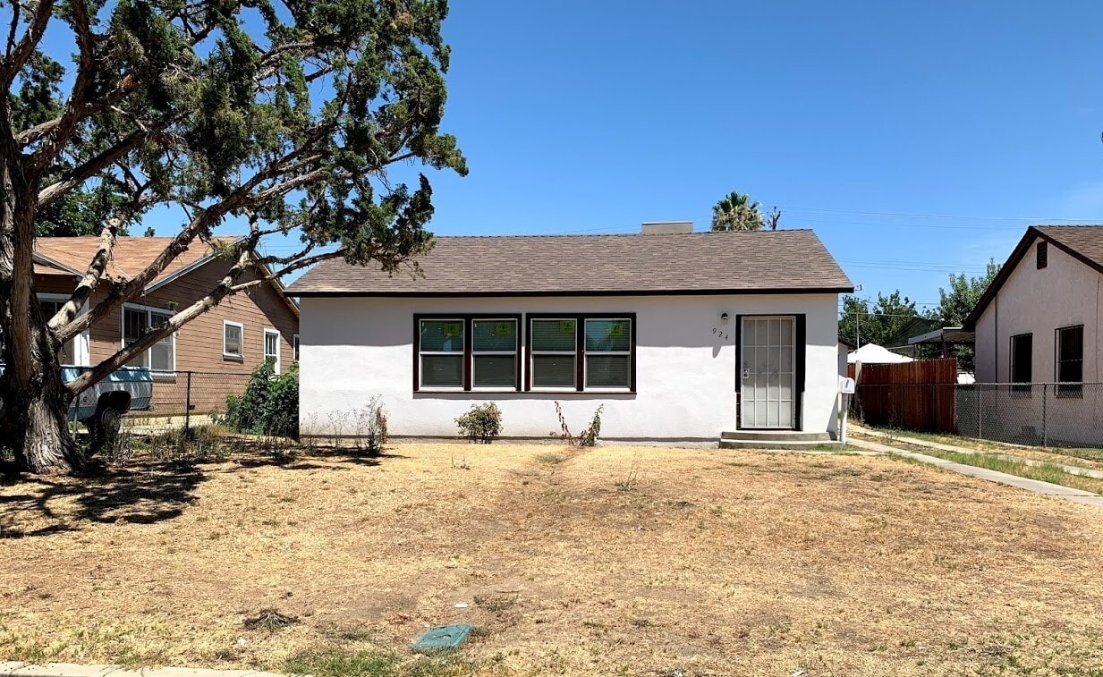 Primary Photo - 3 Bedroom Home with HUGE yard!