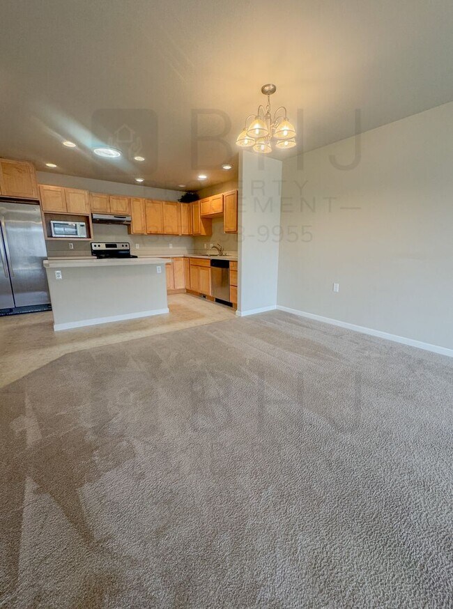 Building Photo - 2 Bed/ 2 Bath twin home in HOA community