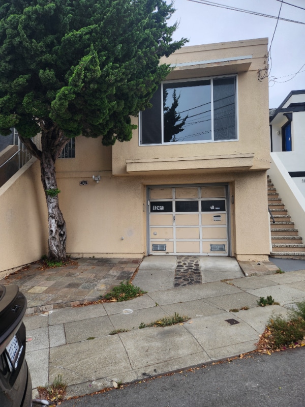 Building Photo - 124 Circular Ave