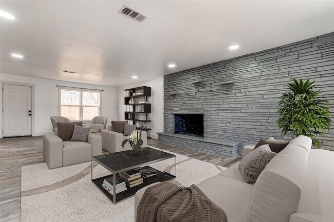 Building Photo - 4524 Harvey Dr