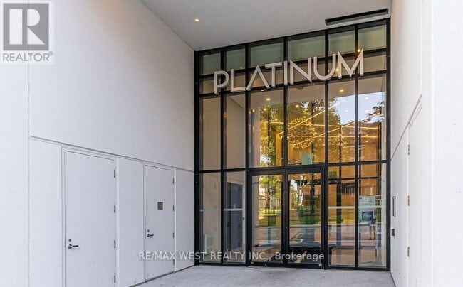 Building Photo - 15 Queen St S