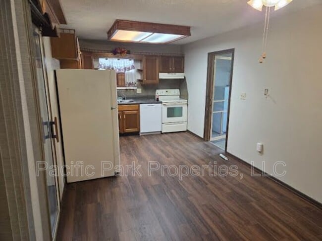 Building Photo - 3232 Milford Rd