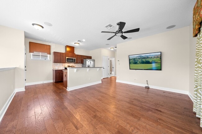 Foto del edificio - 8393 Laureate Blvd
