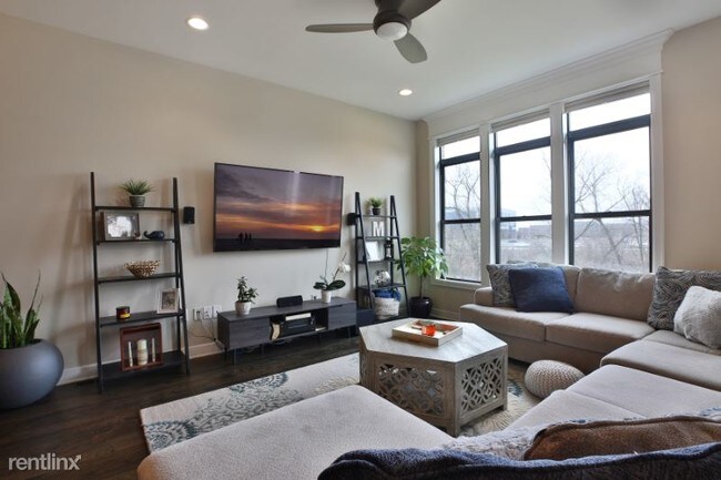 Foto del edificio - 3 br, 5 bath Townhome - 593 W 2nd