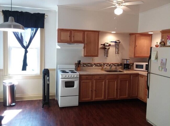 Large kitchen - 2625 N Calvert St