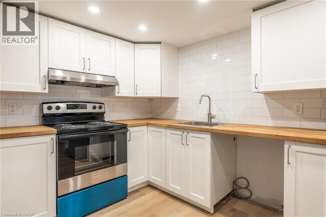 Building Photo - 229 W 33rd St