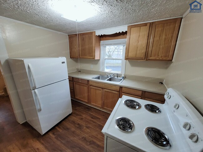 Building Photo - 1364 Crescent Dr