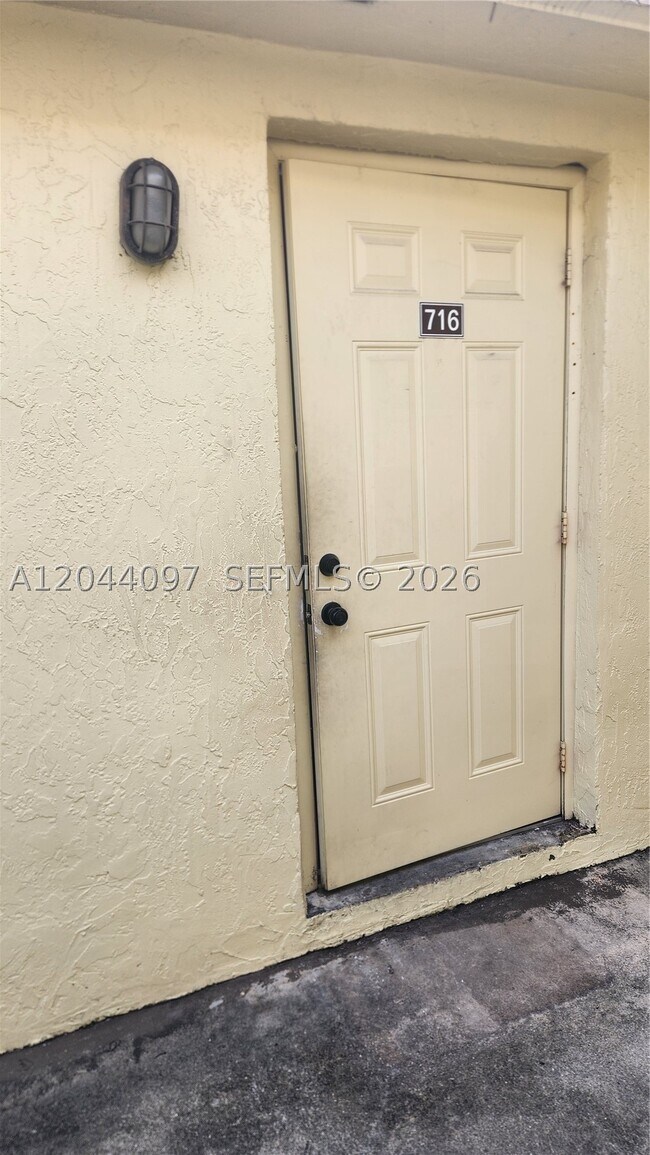 Building Photo - 1045 S Flagler Ave