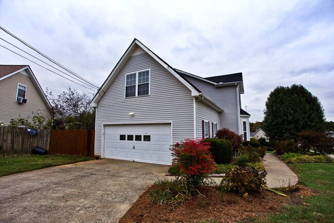 Building Photo - 2627 Holly Rock Dr