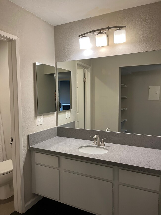 Foto del edificio - 5208 Raintree Cir