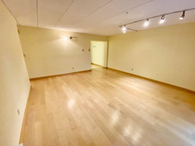 Building Photo - BROOKLINE VILLAGE 2 BED/1.5 BATH WITH GARA...