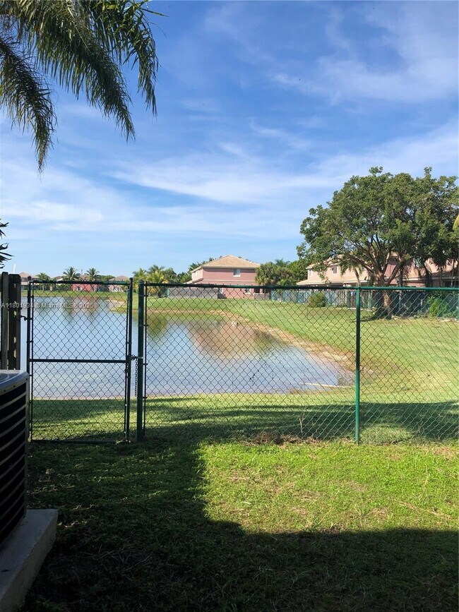 Foto del edificio - 6910 SW 164th Ct
